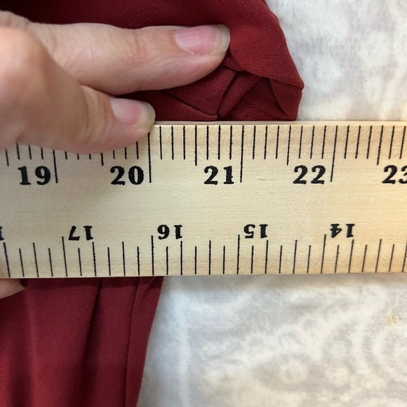 MAROON RED TOP TIE STRAP ROUCHED CLEVAGE OFF COLD SHOULDER TORRID 3 3X EUC PLUS - Picture 7 of 9